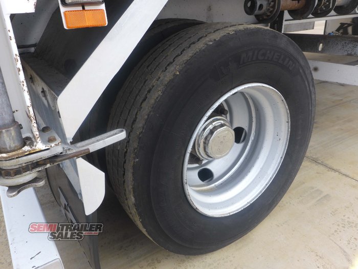 2009 Krueger 10 Pallet Dog Curtainsider