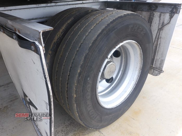 2009 Krueger 10 Pallet Dog Curtainsider