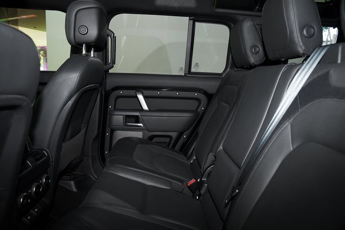 2023 Land Rover Defender 110 D300 X-Dynamic HSE