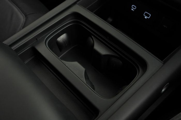 2023 Land Rover Defender 110 D300 X-Dynamic HSE