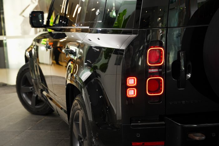2023 Land Rover Defender 110 D300 X-Dynamic HSE
