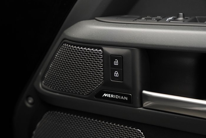 2023 Land Rover Defender 110 D300 X-Dynamic HSE