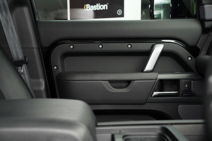 2023 Land Rover Defender 110 D300 X-Dynamic HSE