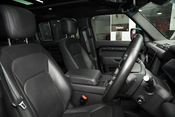2023 Land Rover Defender 110 D300 X-Dynamic HSE