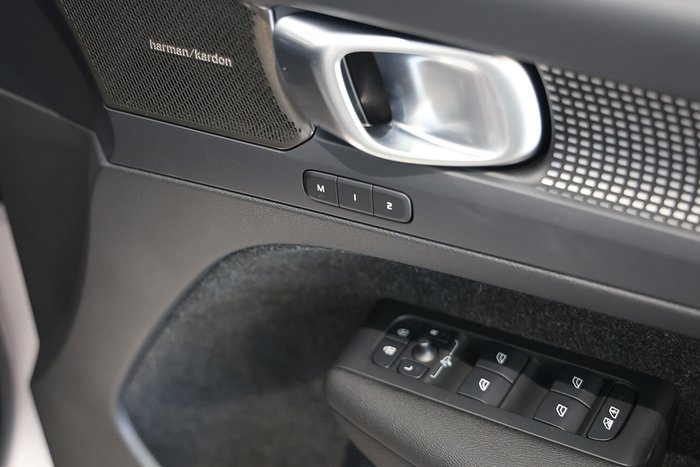 2025 Volvo EX40 Ultra Single Motor Extended Range