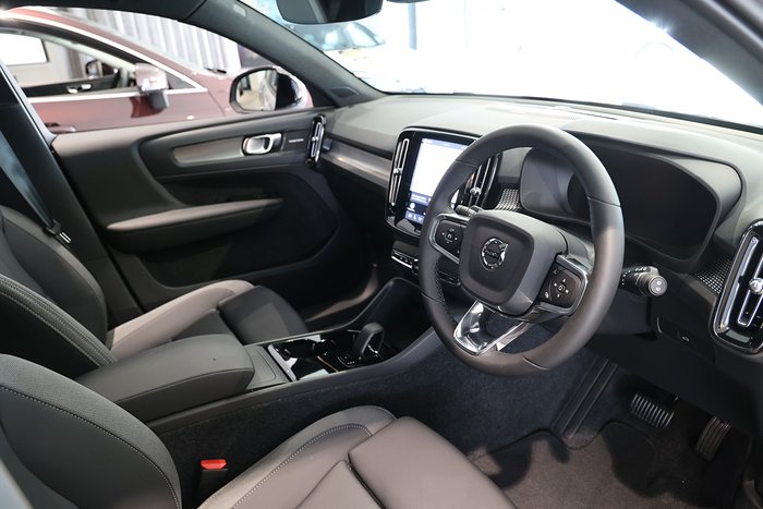 2025 Volvo EX40 Ultra Single Motor Extended Range