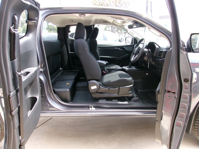 2025 Isuzu D-MAX MY25.5 Isuzu D-Max 4X4 Space Cab Chassis SX 3.0L  Automatic (TOR5008D) inc Heavy Duty Alloy Tray and Towbar with 7 pin flat harness