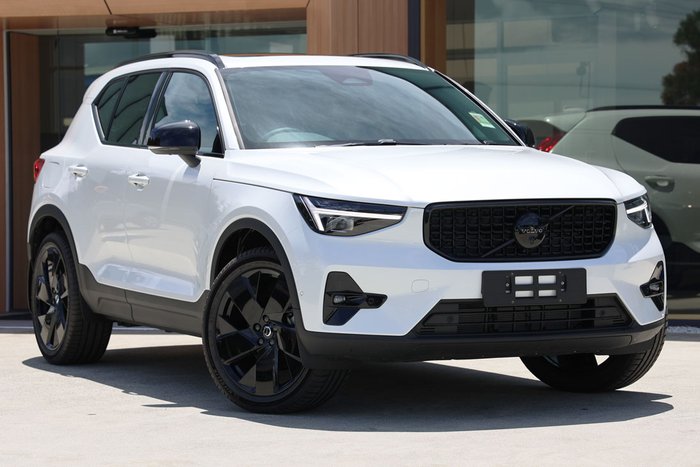 2025 Volvo XC40