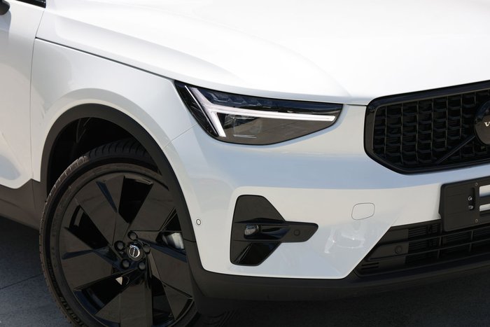2025 Volvo XC40 Ultra B4 Dark