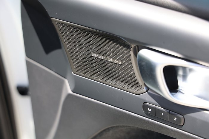 2025 Volvo XC40 Ultra B4 Dark