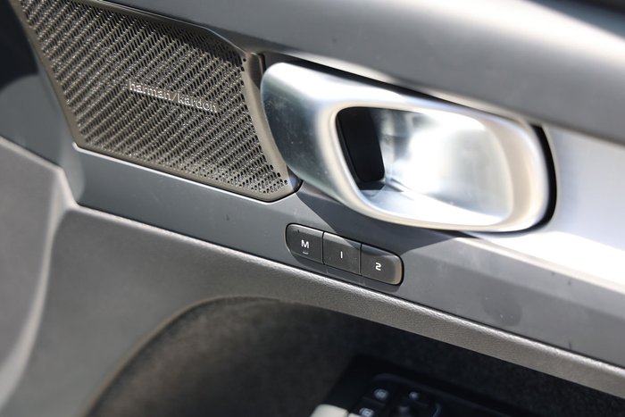 2025 Volvo XC40 Ultra B4 Dark