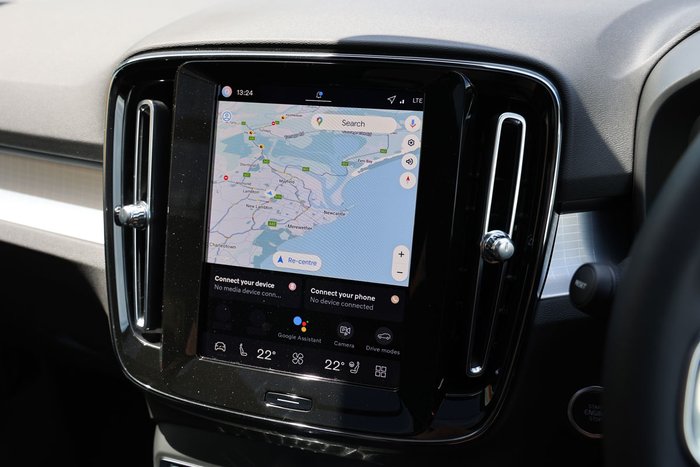 2025 Volvo XC40 Ultra B4 Dark