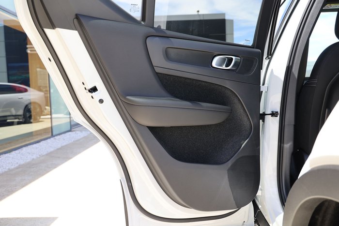 2025 Volvo XC40 Ultra B4 Dark