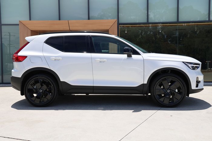 2025 Volvo XC40 Ultra B4 Dark