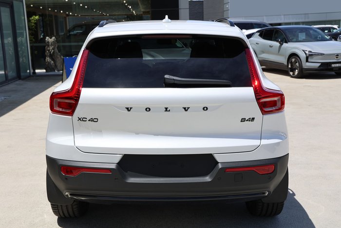 2025 Volvo XC40 Ultra B4 Dark