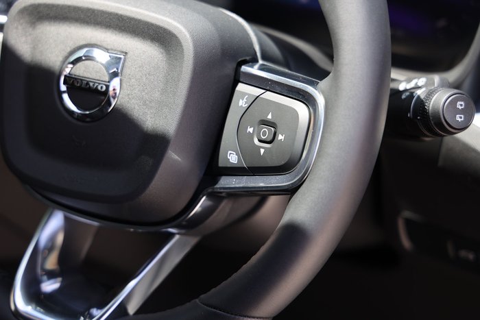 2025 Volvo XC40 Ultra B4 Dark