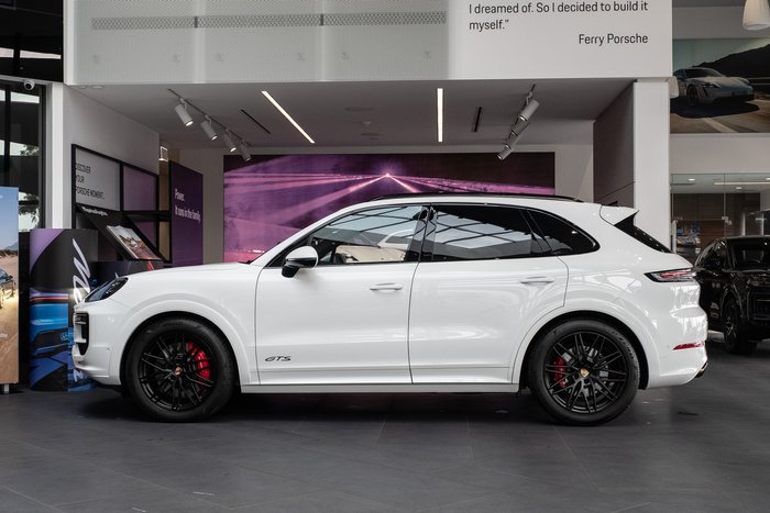 2025 Porsche Cayenne GTS