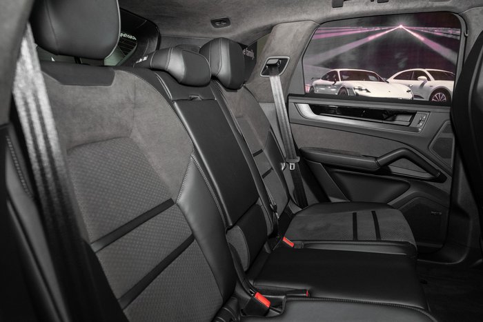 2025 Porsche Cayenne GTS
