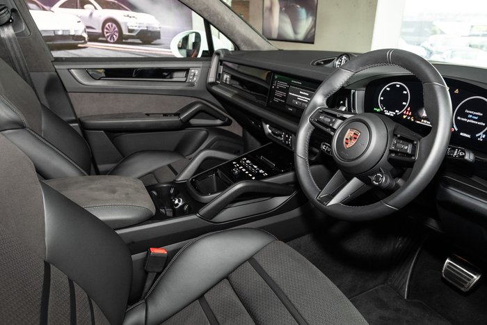 2025 Porsche Cayenne GTS