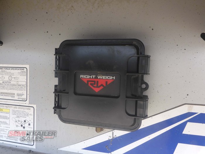 2013 Maxitrans 22 Pallet Curtainsider   