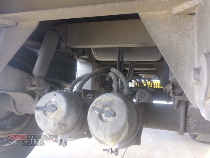 2013 Maxitrans 22 Pallet Curtainsider   