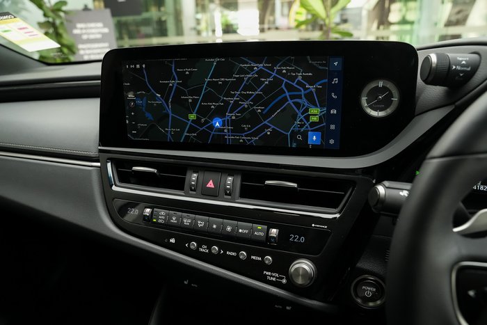 2025 Lexus ES 300h Luxury AXZH10R White
