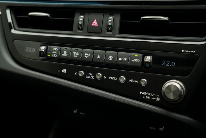 2025 Lexus ES 300h Luxury AXZH10R White