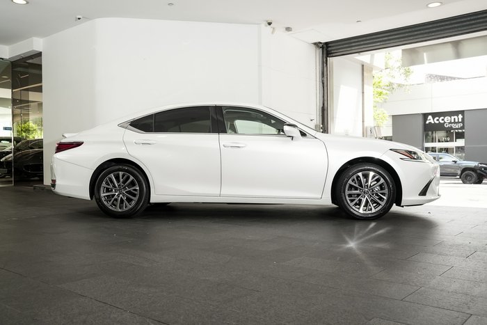 2025 Lexus ES 300h Luxury AXZH10R White