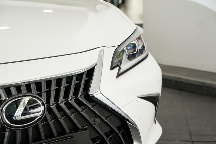 2025 Lexus ES 300h Luxury AXZH10R White
