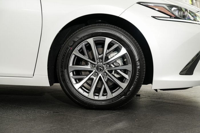 2025 Lexus ES 300h Luxury AXZH10R White