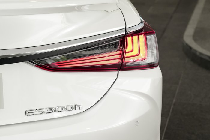 2025 Lexus ES 300h Luxury AXZH10R White