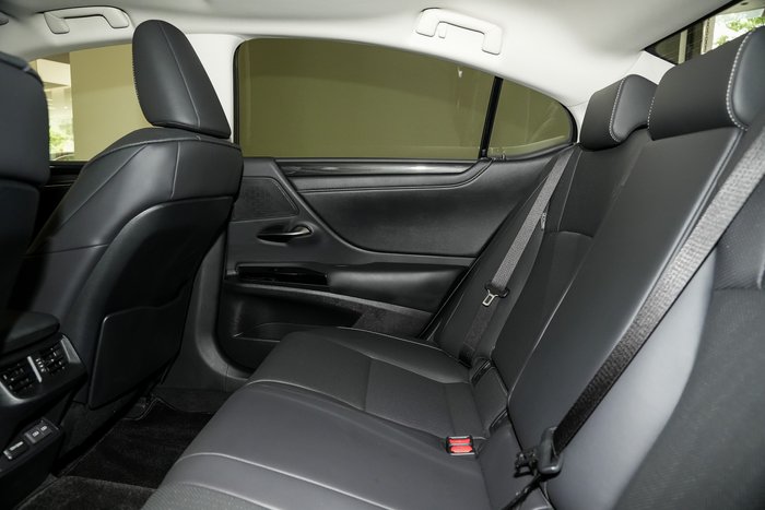 2025 Lexus ES 300h Luxury AXZH10R White