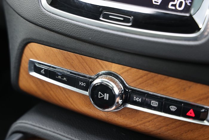 2022 Volvo XC90 B6 Inscription