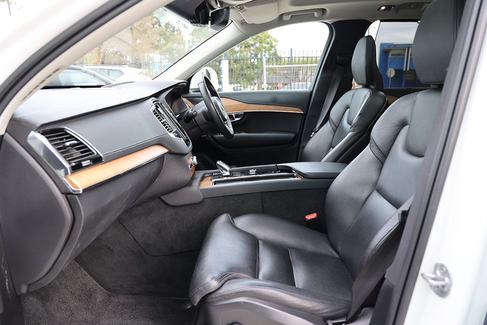 2022 Volvo XC90 B6 Inscription