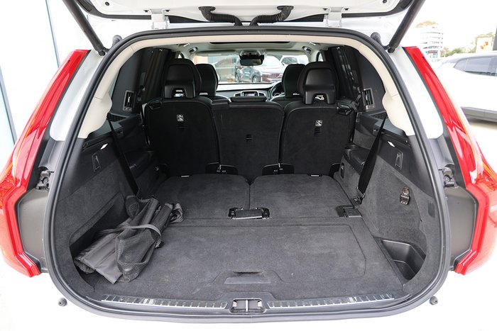 2022 Volvo XC90 B6 Inscription