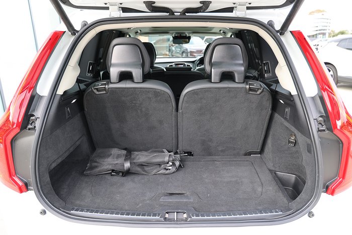 2022 Volvo XC90 B6 Inscription