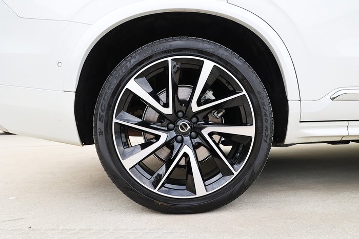 2022 Volvo XC90 B6 Inscription