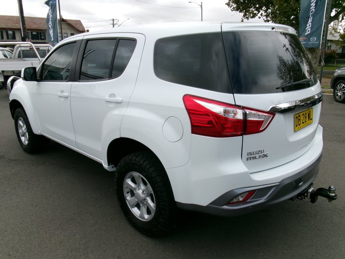 2021 ISUZU MU-X LS-M (4x4)