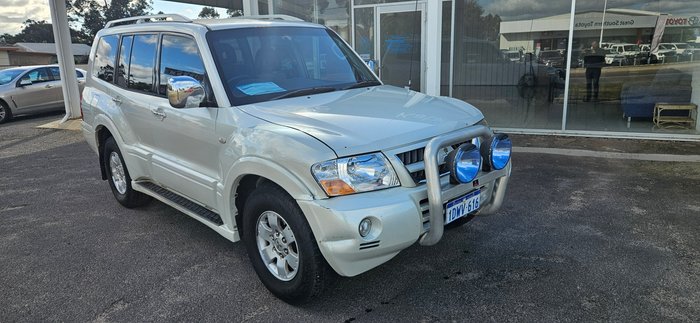 2004 Mitsubishi Pajero GLS NP MY04 White