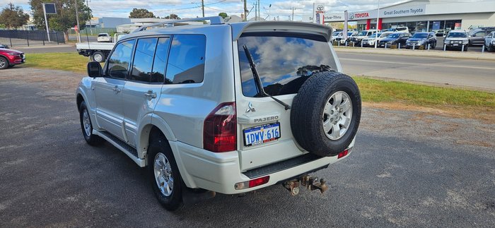 2004 Mitsubishi Pajero GLS NP MY04 White