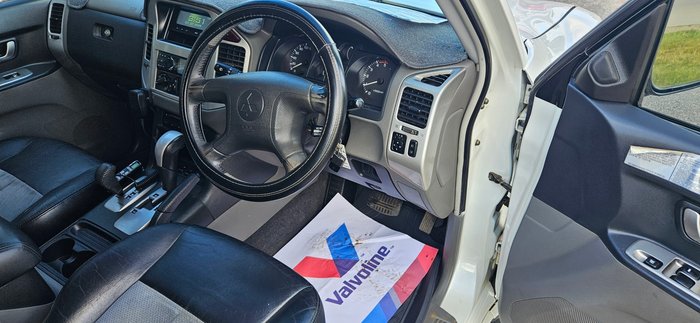 2004 Mitsubishi Pajero GLS NP MY04 White