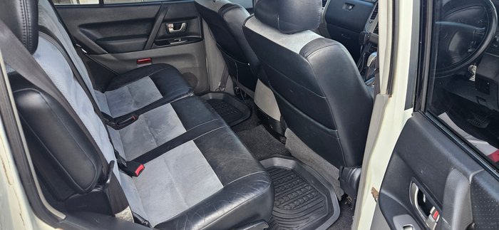 2004 Mitsubishi Pajero GLS NP MY04 White