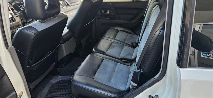 2004 Mitsubishi Pajero GLS NP MY04 White