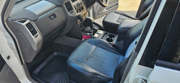 2004 Mitsubishi Pajero GLS NP MY04 White