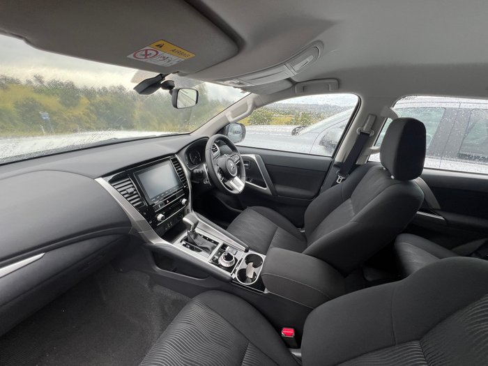 2024 MITSUBISHI Pajero Sport GLX