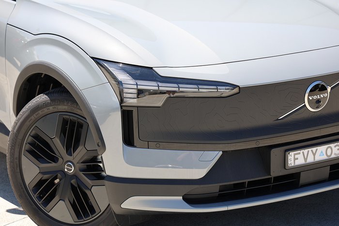 2025 Volvo EX30 Cross Country