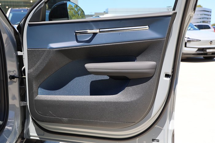 2025 Volvo EX30 Cross Country