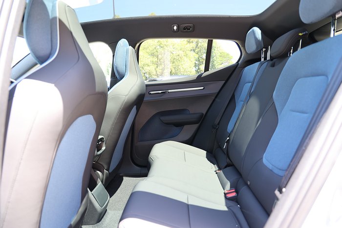 2025 Volvo EX30 Cross Country