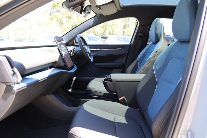 2025 Volvo EX30 Cross Country