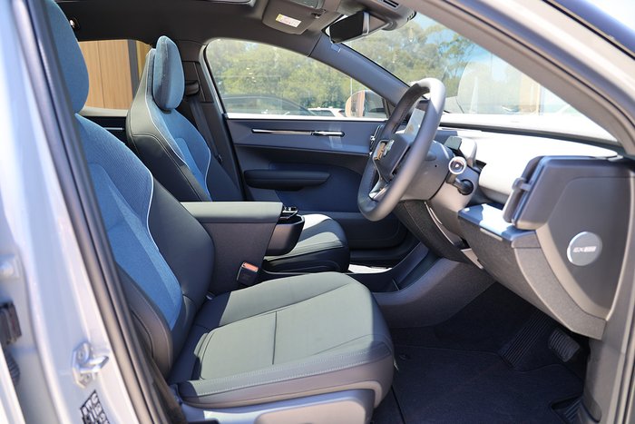 2025 Volvo EX30 Cross Country